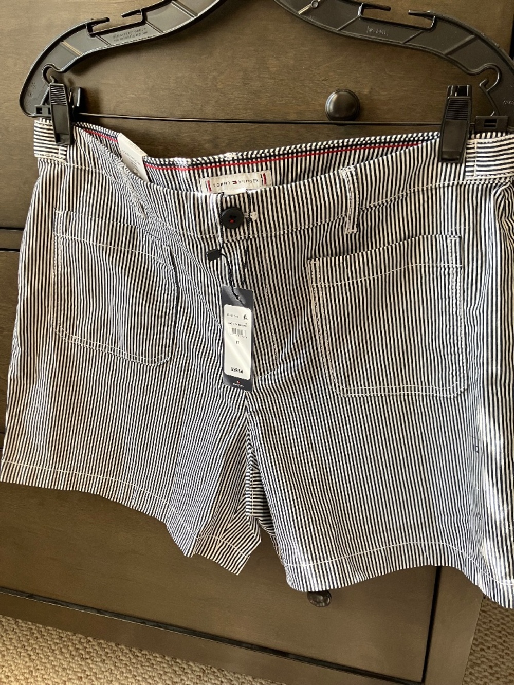 Tommy Hilfiger "TH Flex" 5-inch classic seersucker striped chino shorts